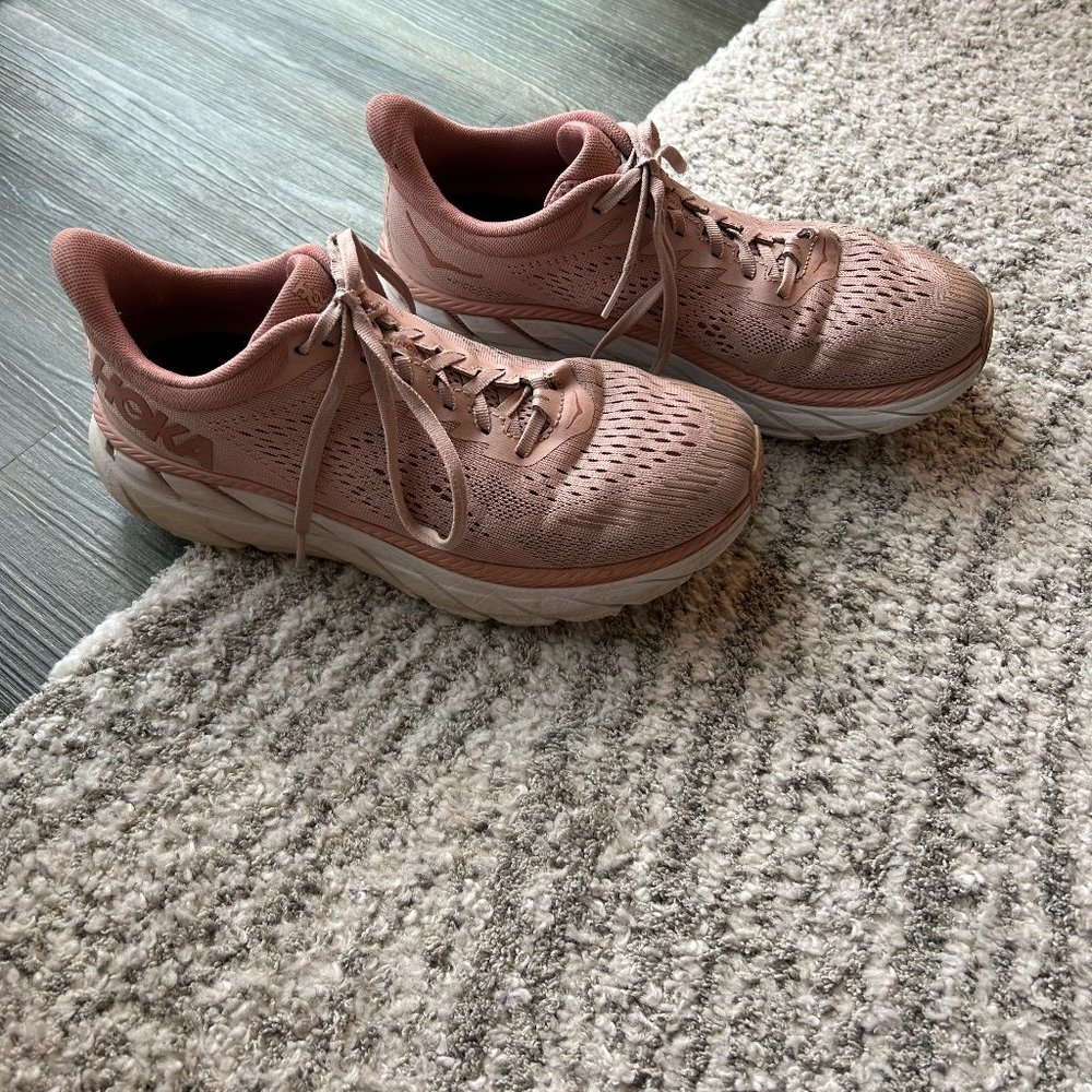 HOKA CLIFTON 7 - WOMENS 8.5